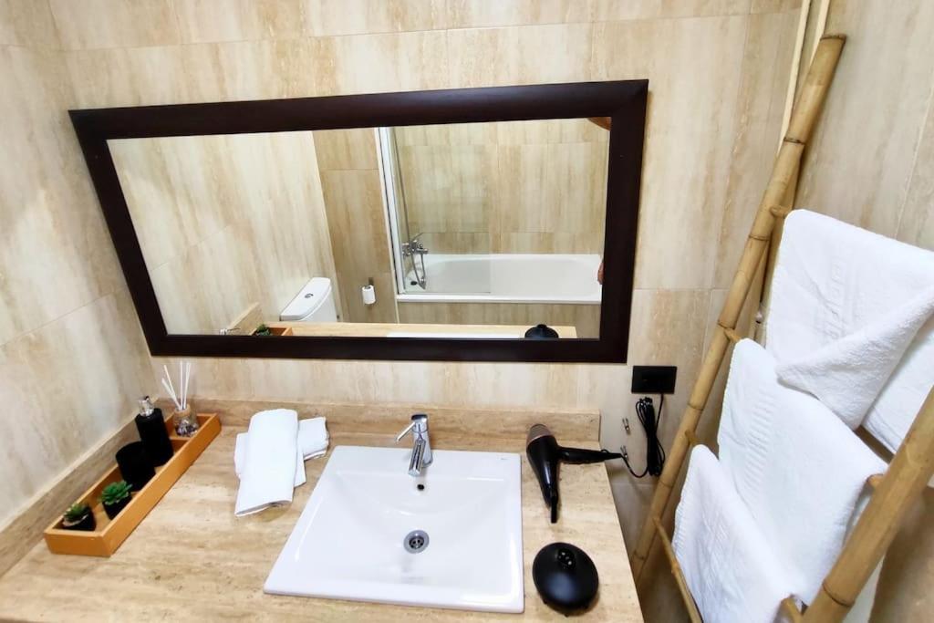 Tranquilo Apartamento Con Parking Gratis Vigilado 24H Vigo Kültér fotó